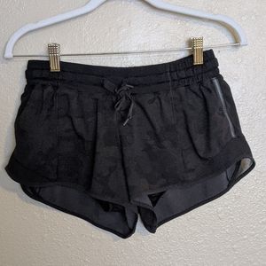 Lululemon Hotty Hot Short 2.5 inch